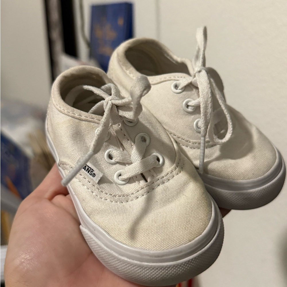 Vans White Sneakers with Classic Design and Canvas Upper